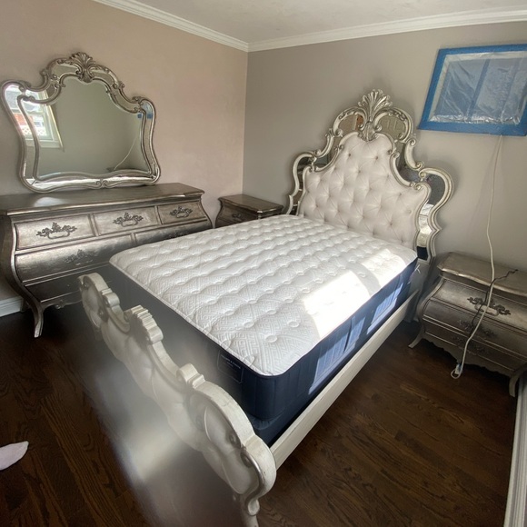 HOOKER Sanctuary Silver and Beige Upholstered Panel Bedroom Set - Picture 10 of 15